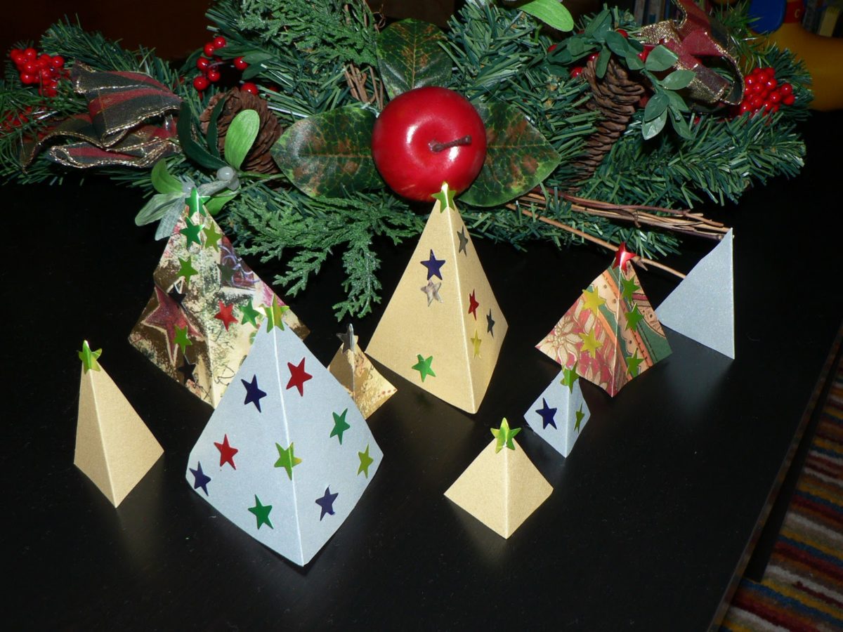 christmas-decorations-paper-pyramids