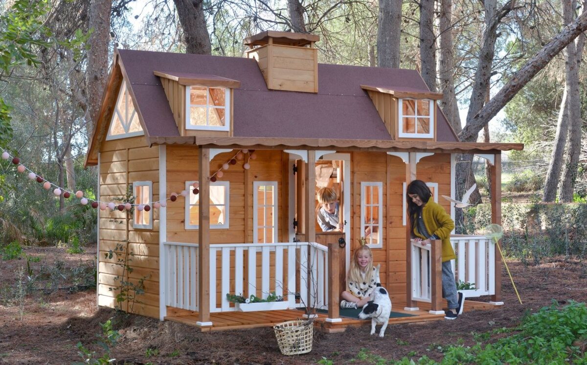 cottage-wood-greenhouse