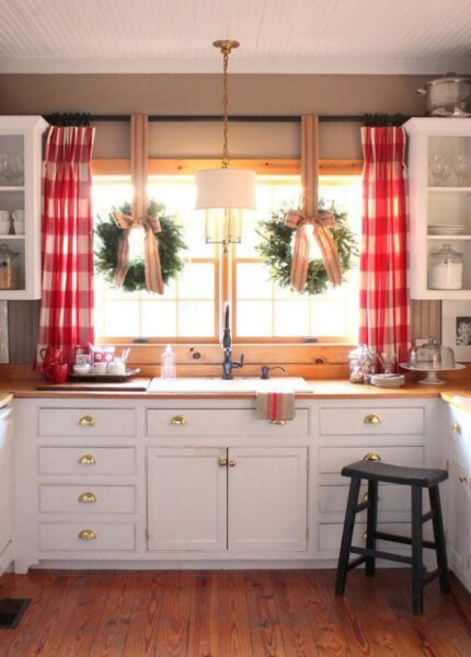 rustic-kitchen-checkered-fabrics