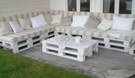 do-it-yourself-pallet-sofa