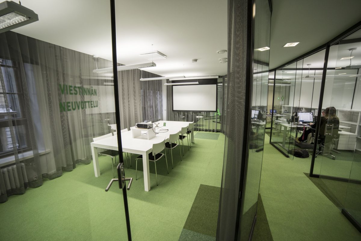 office-meeting-room