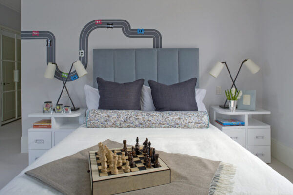 children's-bedroom-chess-and-videogames