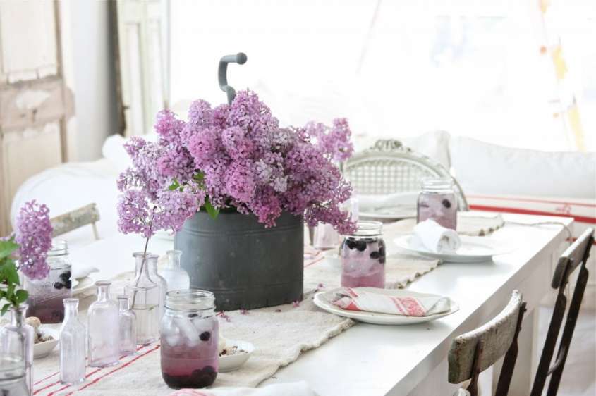 Romantic summer table