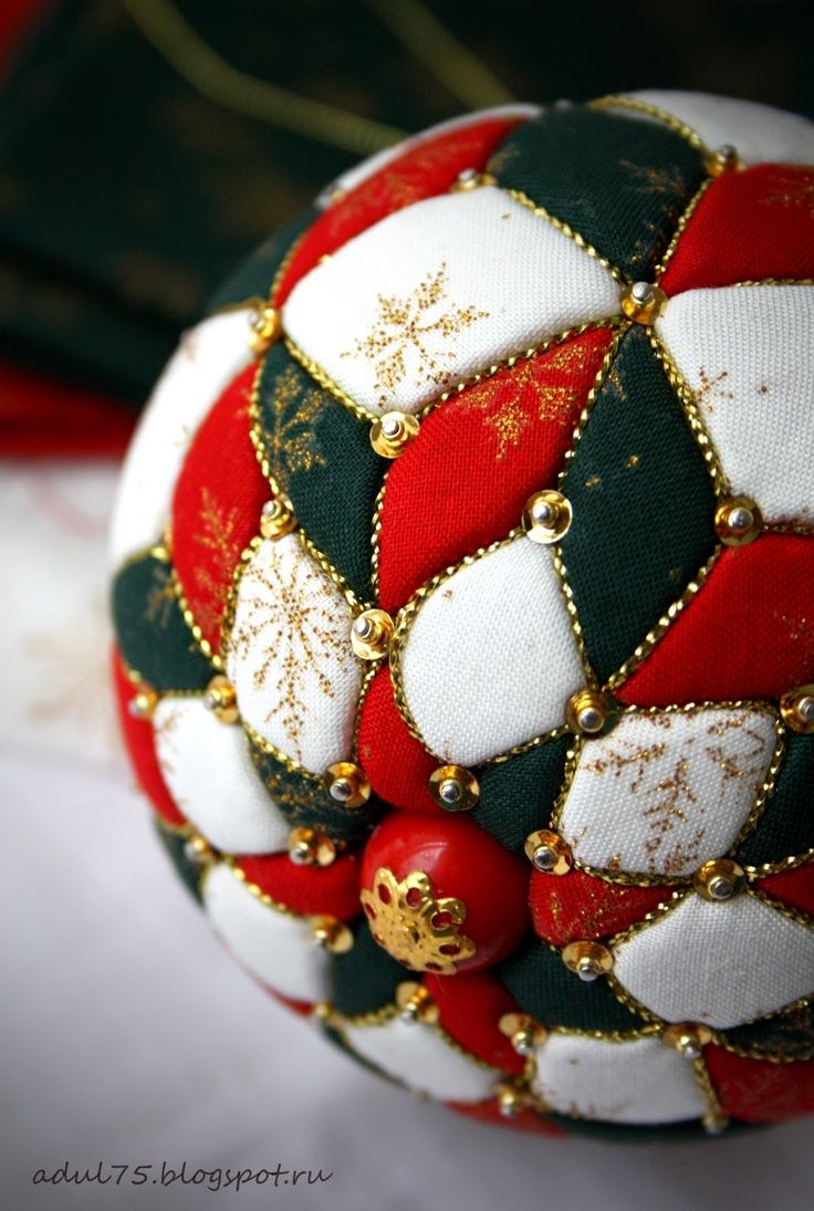 patchwork-christmas-ball