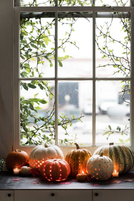 PUMPKINS-DECORATIONS