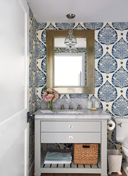 tiny-bathroom-eccentric-wallpaper-