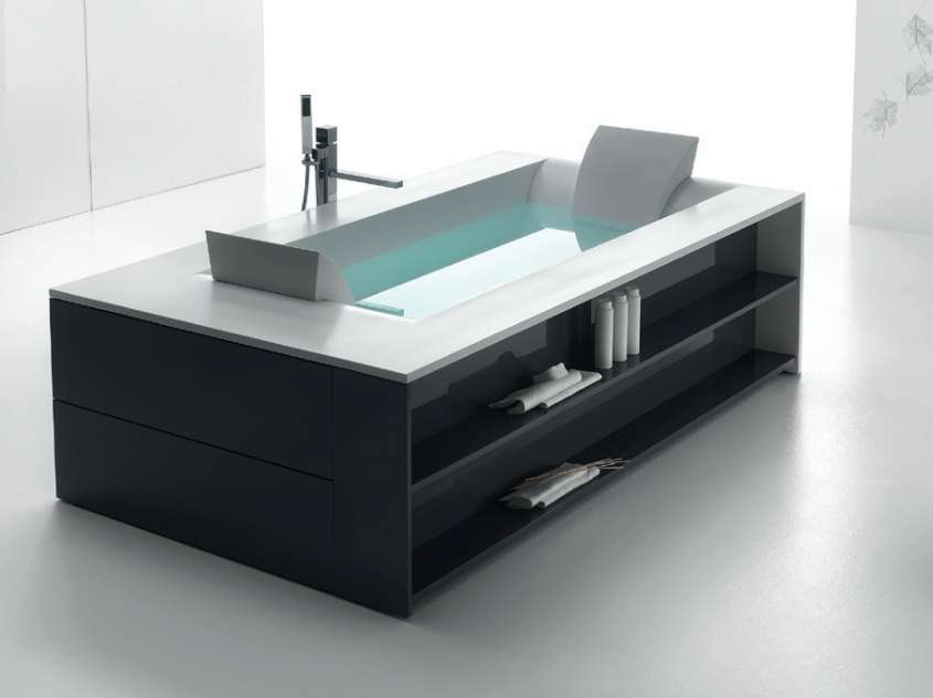 Whirlpool bathtub in Corian Sensual 220