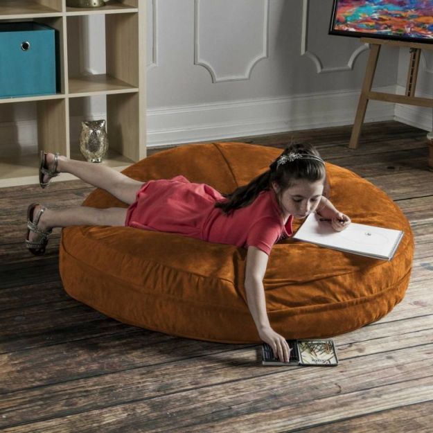 Pouf in giant format