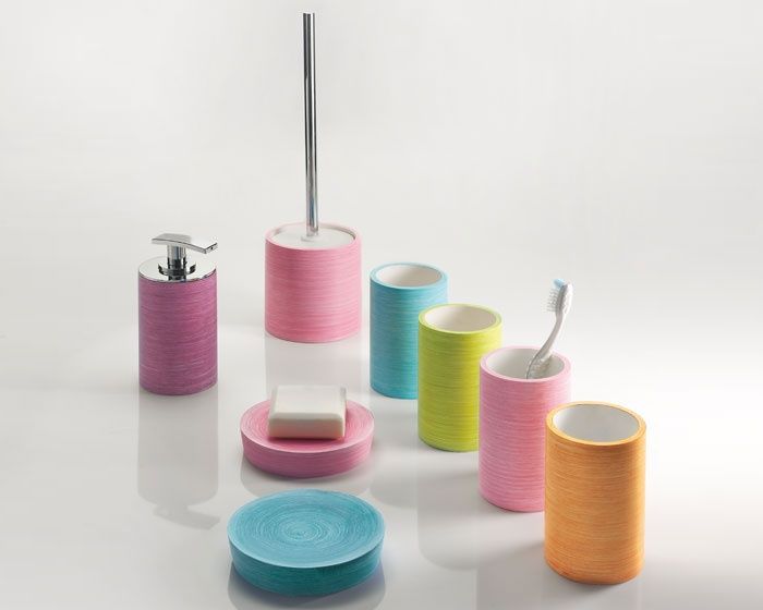 Colored-bathroom-accessories-many-ideas-to-make-it-unique.jpg