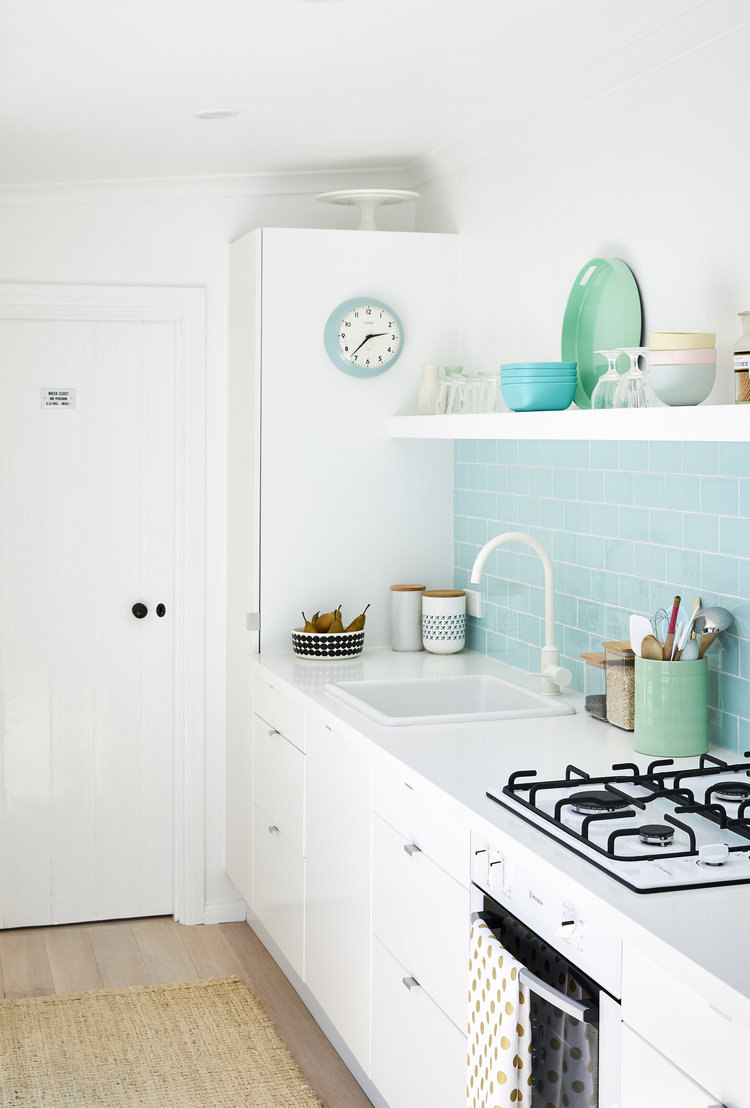 kitchen-color-tiffany-matching-white