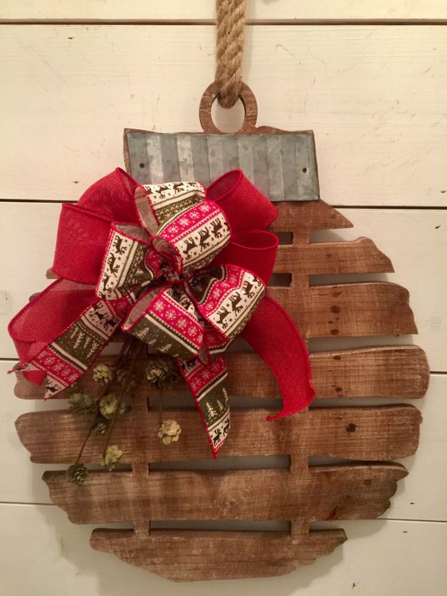 Christmas-decorations-wood-cutting board