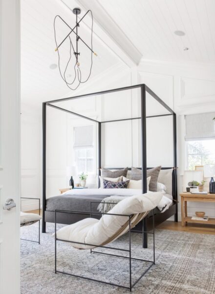 furnish-bedroom-with-canopy-bed-19