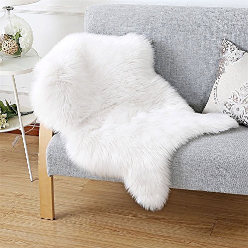KAIHONG Faux Fur Sheep Doormat Non-slip Carpet Luxurious Soft Artificial Wool Carpet for Living Room Bedroom Bathroom Sofa Chair Cushion (White, 60 x 90 cm)