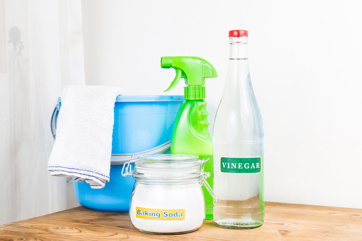 Baking soda with vinegar, natural mix for effective house cleani