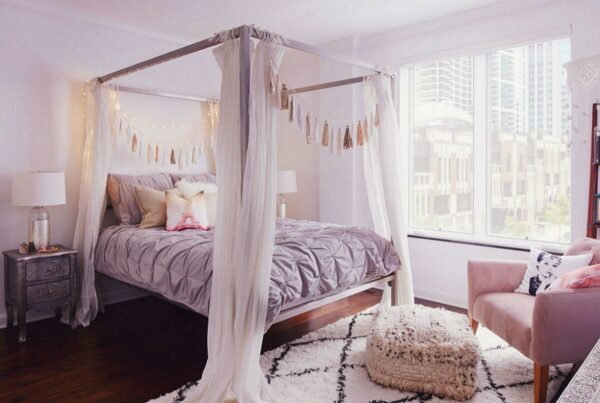 furnish-bedroom-with-canopy-bed-15