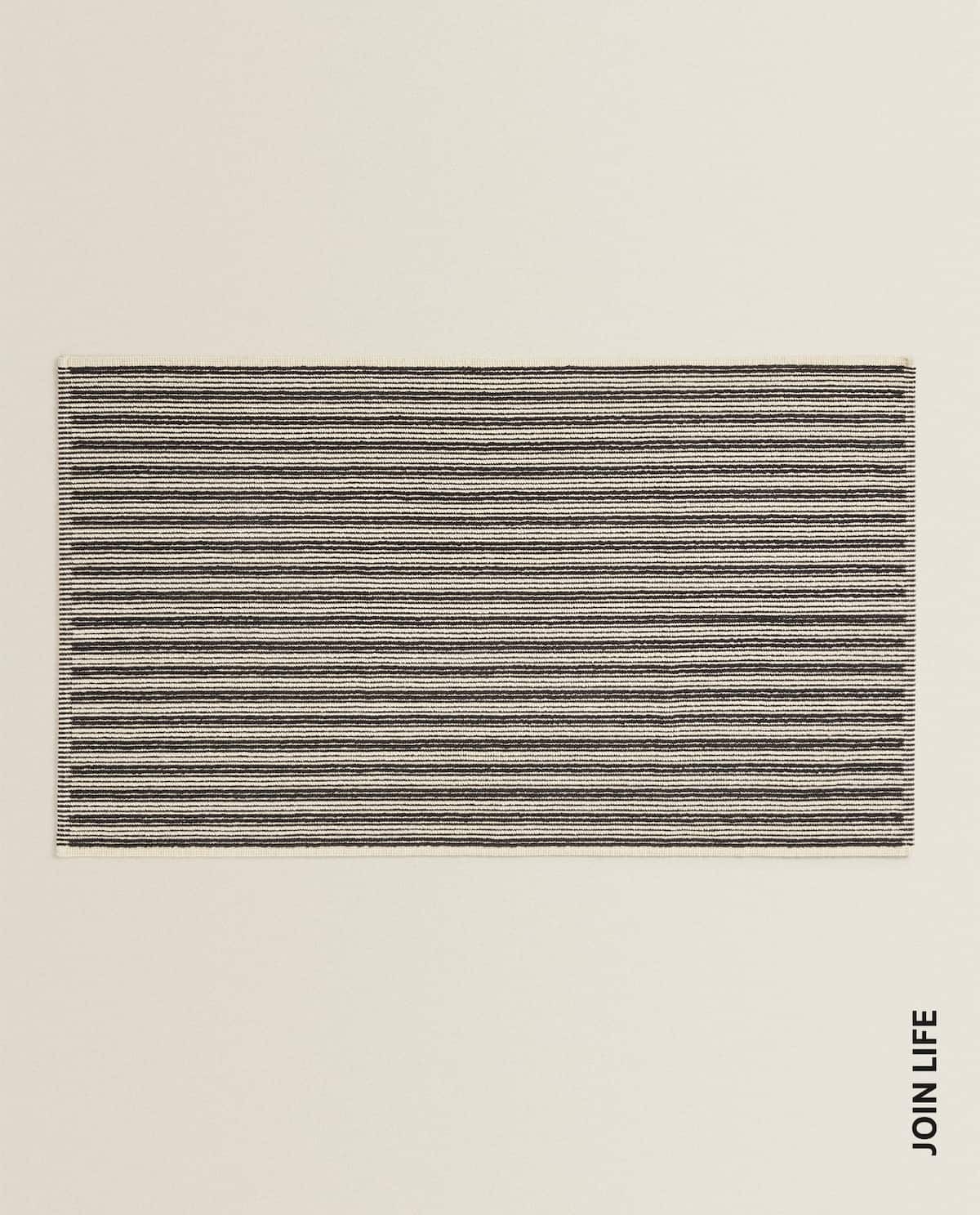Cotton bath mat with a delicate striped pattern, XL size 70 x 120 cm