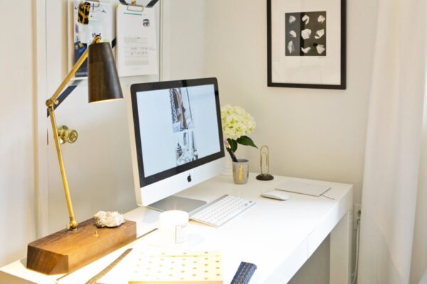 How-to-furnish-a-corner-office-in-minimal-style01