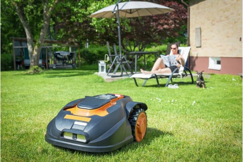 how-to-build-garage-for-robotic-lawnmower (15)