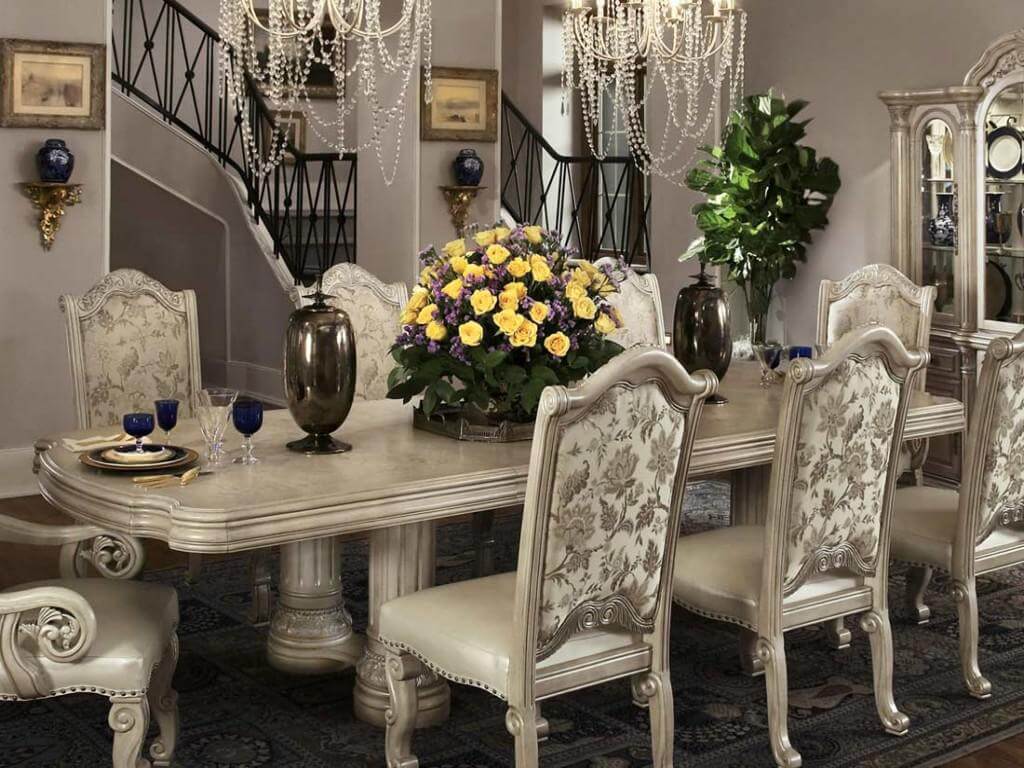 Does a dining room table need a centerpiece?