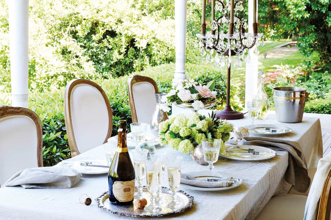 how-do-you-dress-a-perfect-christmas-table