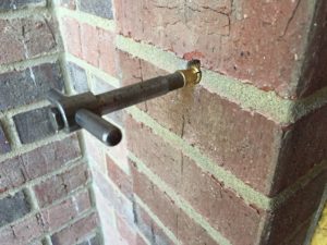 brick wall anchors        
        <figure class=