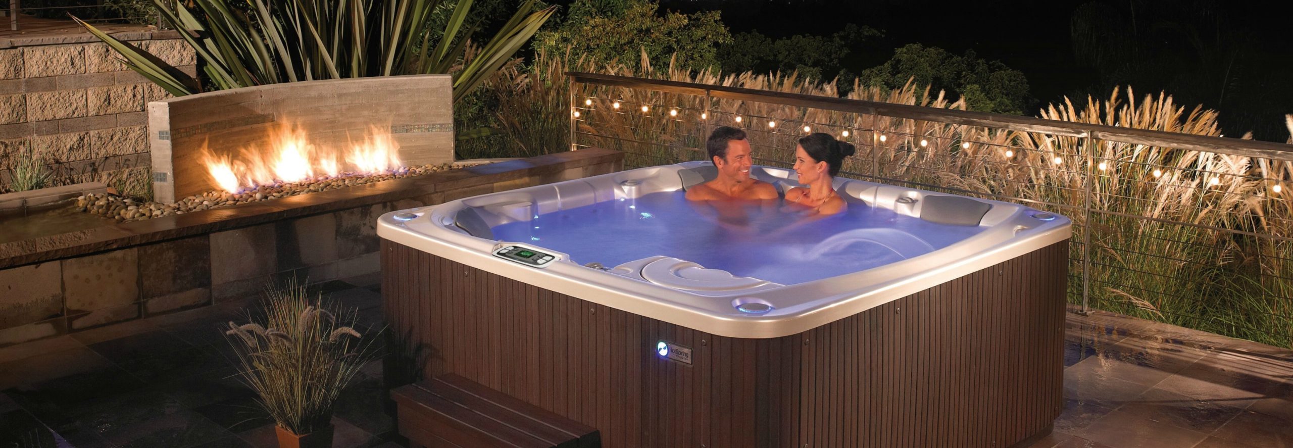 What is the difference between jetted tub and Jacuzzi?