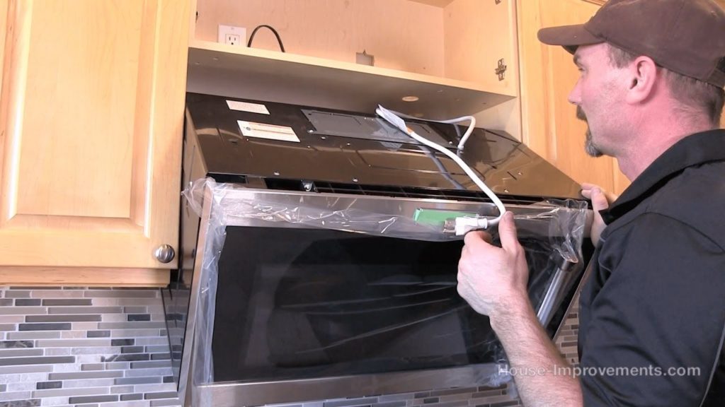 How do microwaves above the stove vent? Interior Magazine Leading