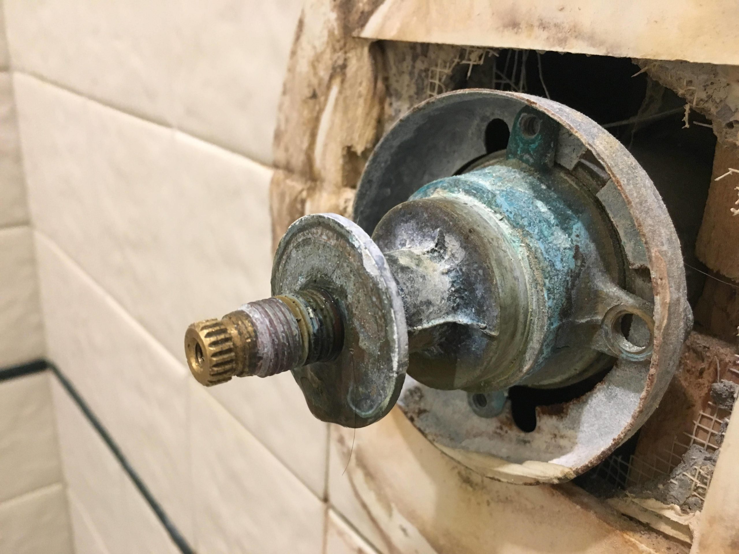 Can you replace shower cartridge without turning off water?