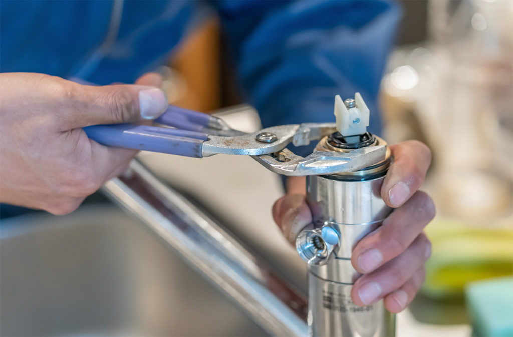 how-much-does-a-plumber-charge-to-fix-a-dripping-faucet-interior