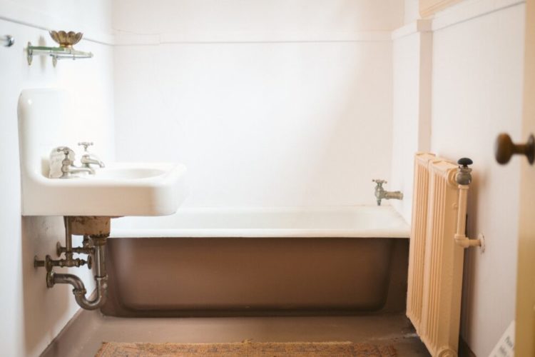 how-much-does-it-cost-to-tile-a-standard-tub-surround-interior