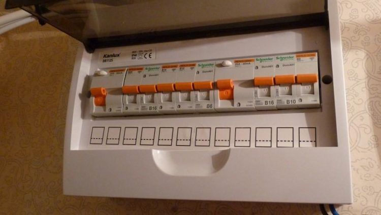 how-long-does-it-take-to-replace-a-fuse-box-in-a-house-interior