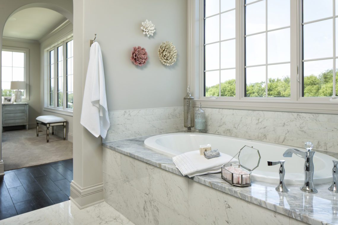 What is the difference between a soaking tub and regular tub