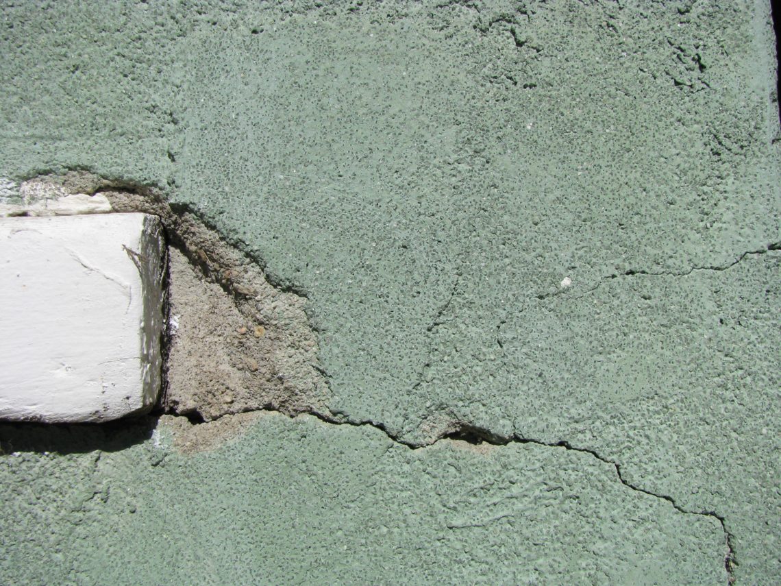 How do you fix large cracks in stucco? - Interior Magazine: Leading