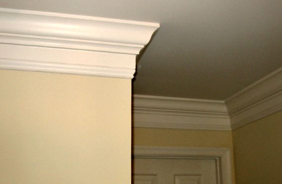 Does crown molding make a room look bigger or smaller?