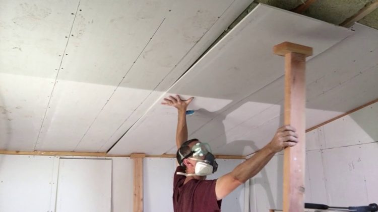 How To Cut A Straight Line On A Ceiling